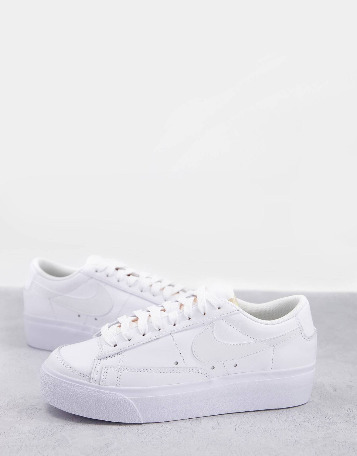 

Белые кроссовки с низкой платформой Nike Blazer