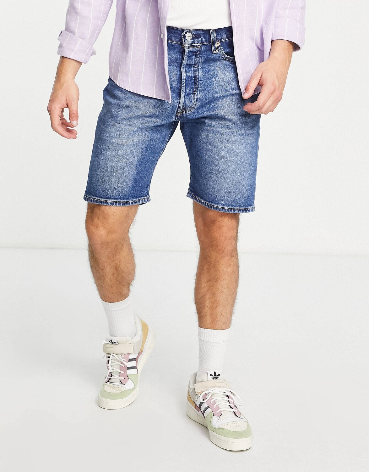 

Джинсовые шорты синего цвета Levi's 501 с подолом