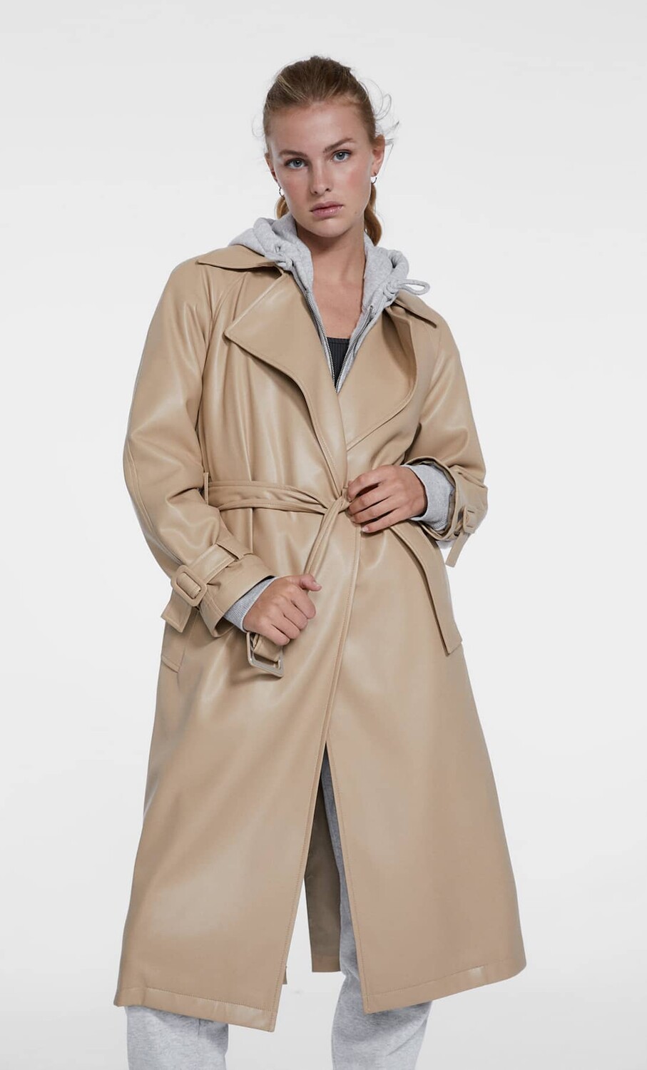 

Длинный тренч из искусственной кожи Stradivarius, бежевый