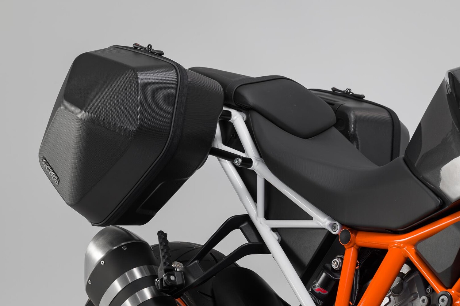 

Боковая система бокового корпуса SW-Motech URBAN ABS - 2x 16,5 л. KTM 1290 Super Duke R (13-19).,