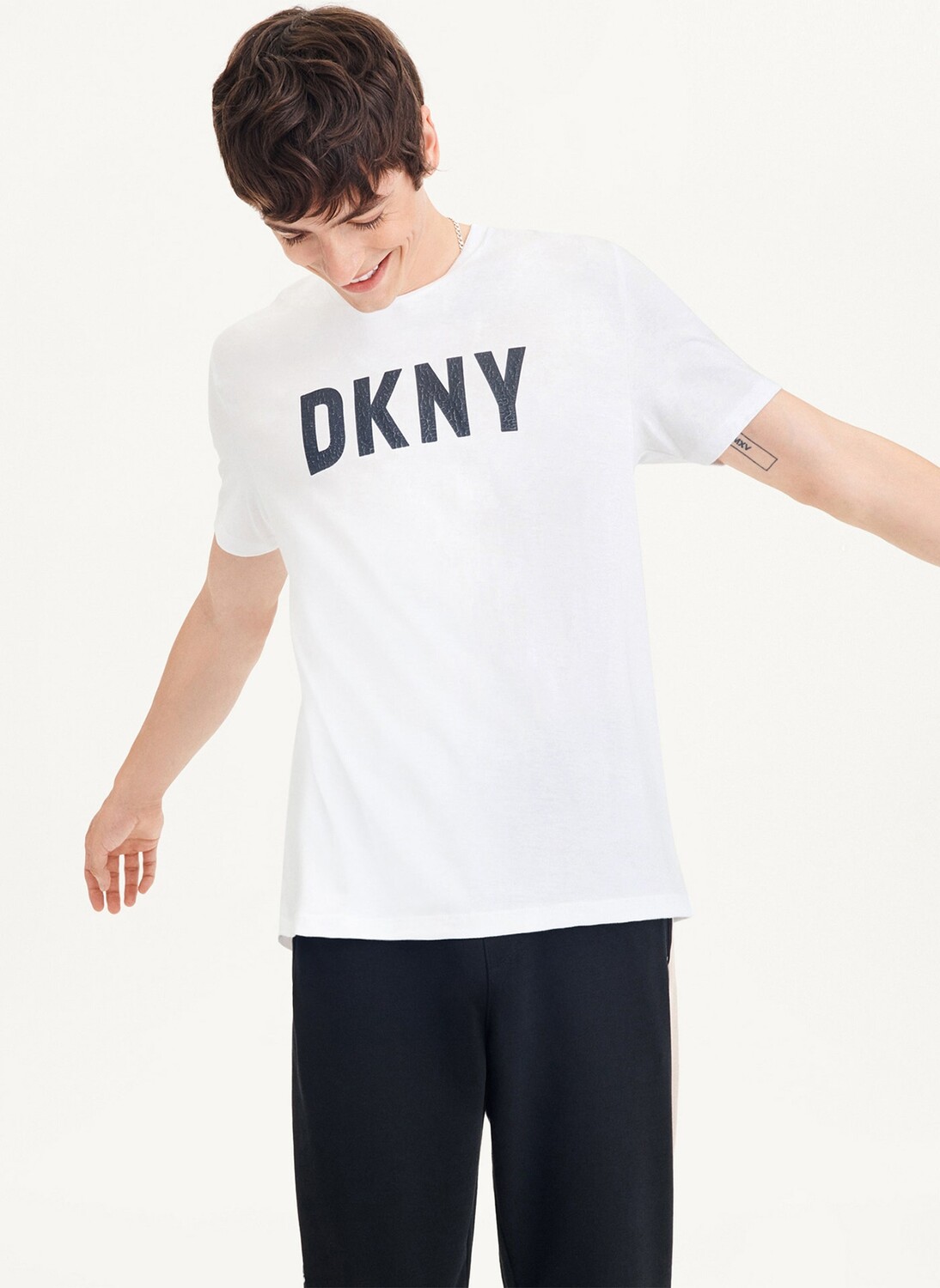 

Футболка с логотипом Clean Front DKNY