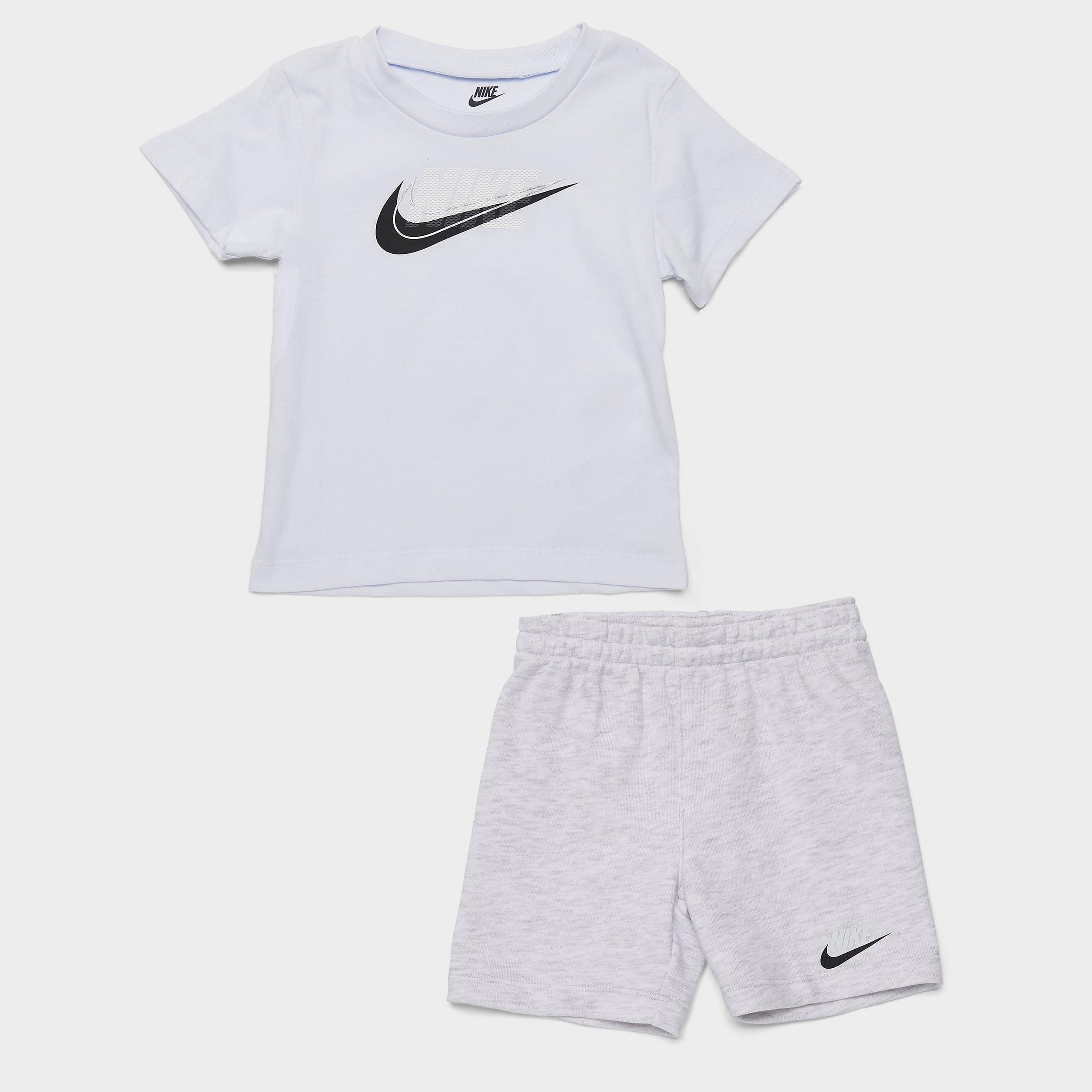 Nike Sportswear Swoosh shorts