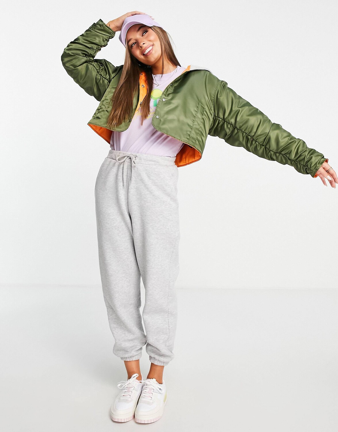 

Укороченный бомбер цвета хаки с капюшоном из джерси ASOS DESIGN