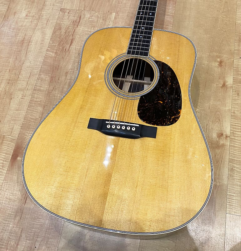 Акустическая гитара Martin Standard Series D-35 (SN № 2684334) Standard Series D-35 Acoustic Guitar