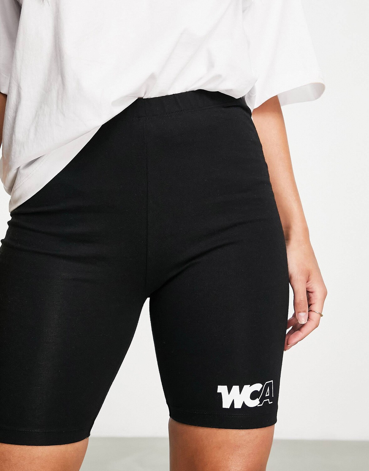 

Шорты-леггинсы с логотипом из хлопка и эластана ASOS Weekend Collective