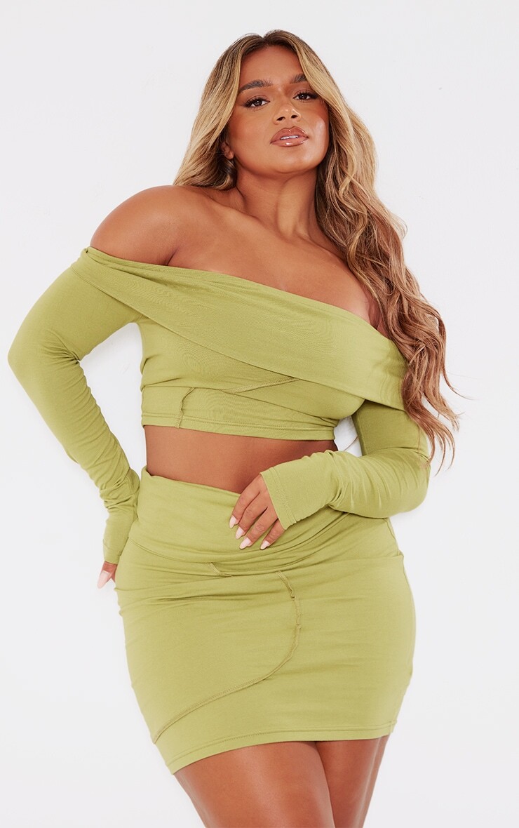 

PrettyLittleThing Укороченный топ с завязками и швами Shape Olive