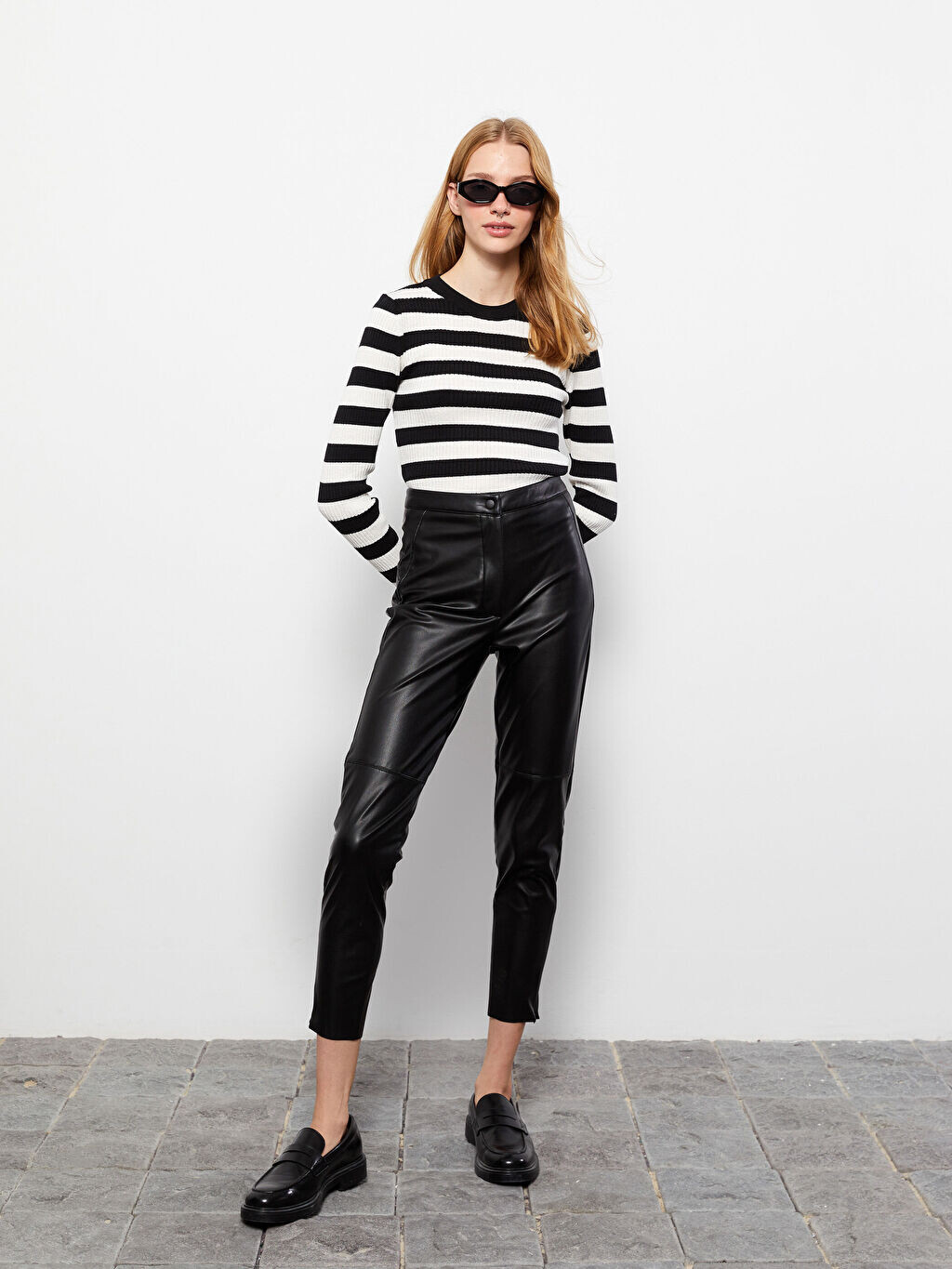 

Прямые женские брюки Slim Fit с имитацией кожи Xside, Черный