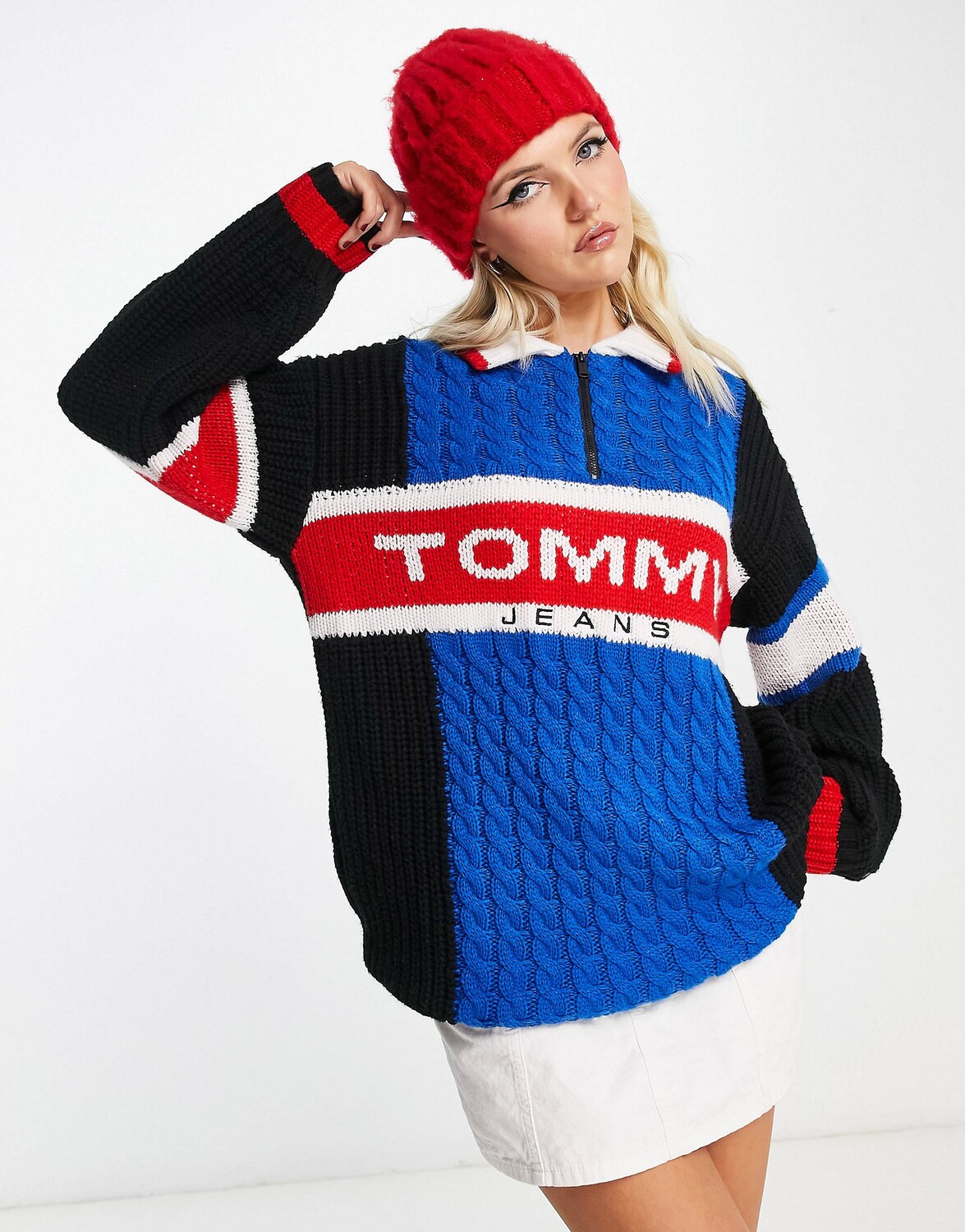 

Трикотажный джемпер поло с логотипом Tommy Jeans в разноцветных блоках