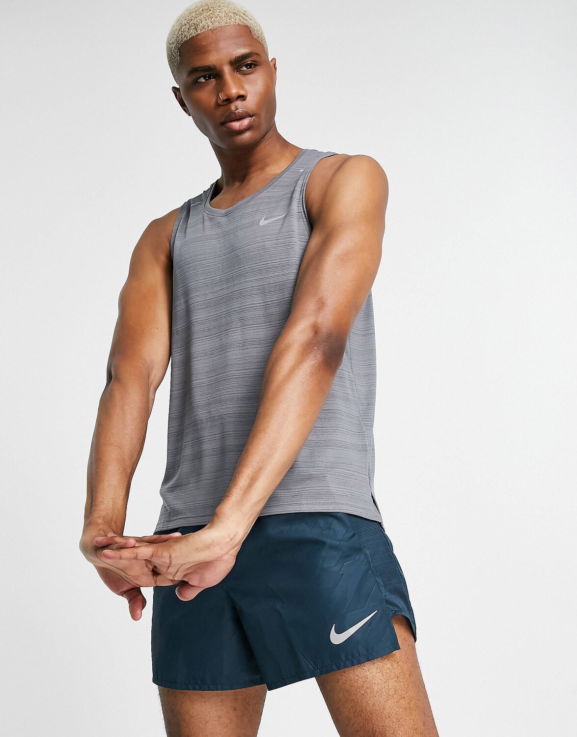 

Серый жилет Nike Running Miler Dri-FIT