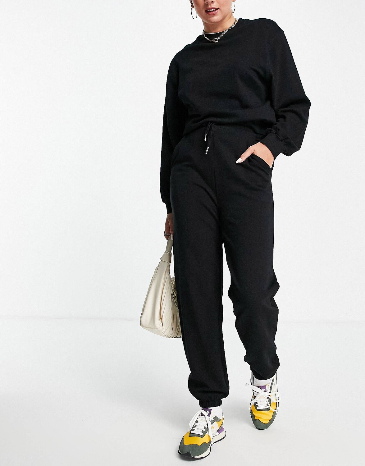 

Черный спортивный костюм узкого кроя ASOS DESIGN Hourglass