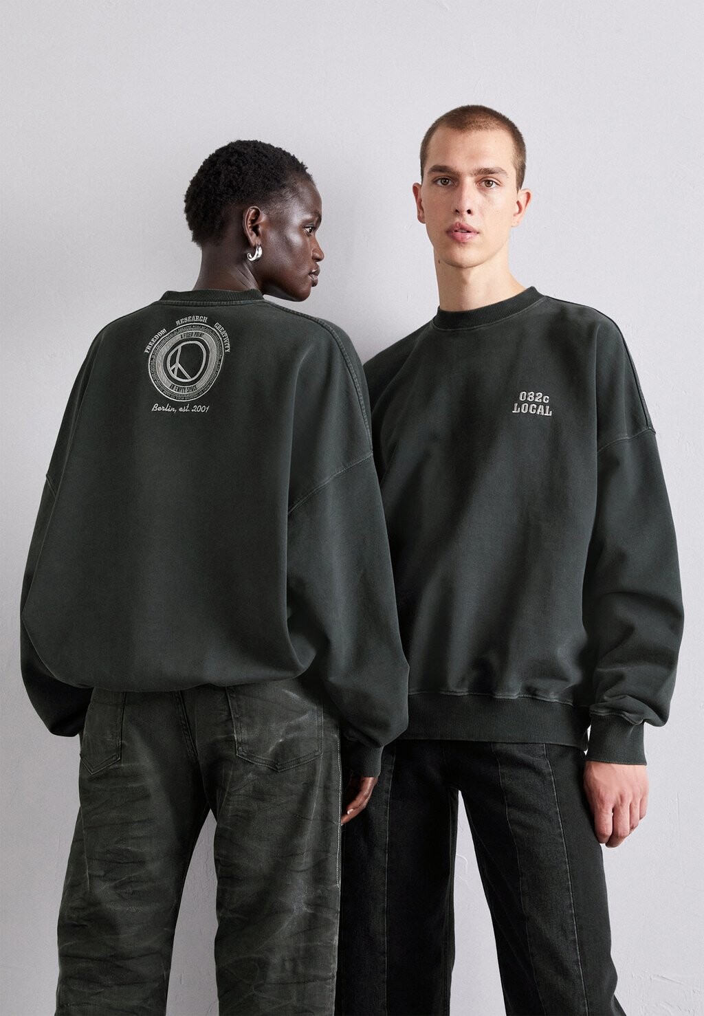 

Толстовка REPETITION LOCAL BUBBLE CREWNECK UNISEX 032c, выцветший черный