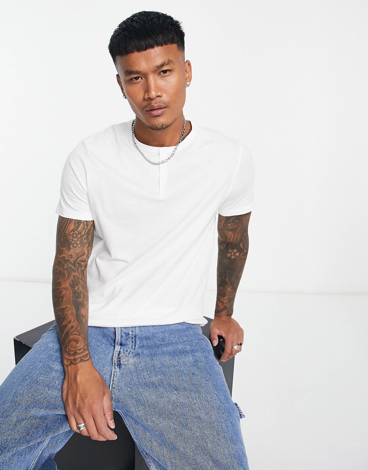 

Белая футболка с дедушкиным воротником ASOS DESIGN