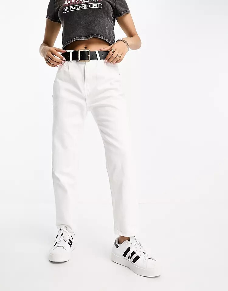 

Белые джинсы с завышенной талией Pull&Bear Petite, белый