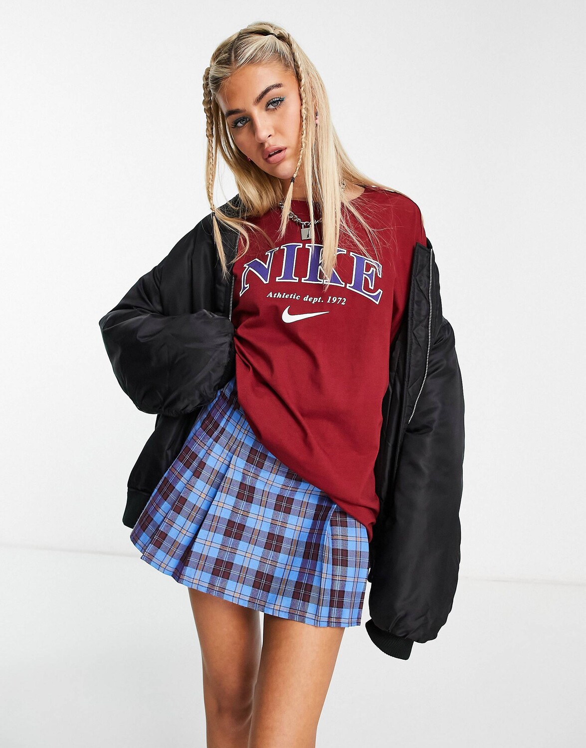 

Красная футболка Nike Unisex Varsity