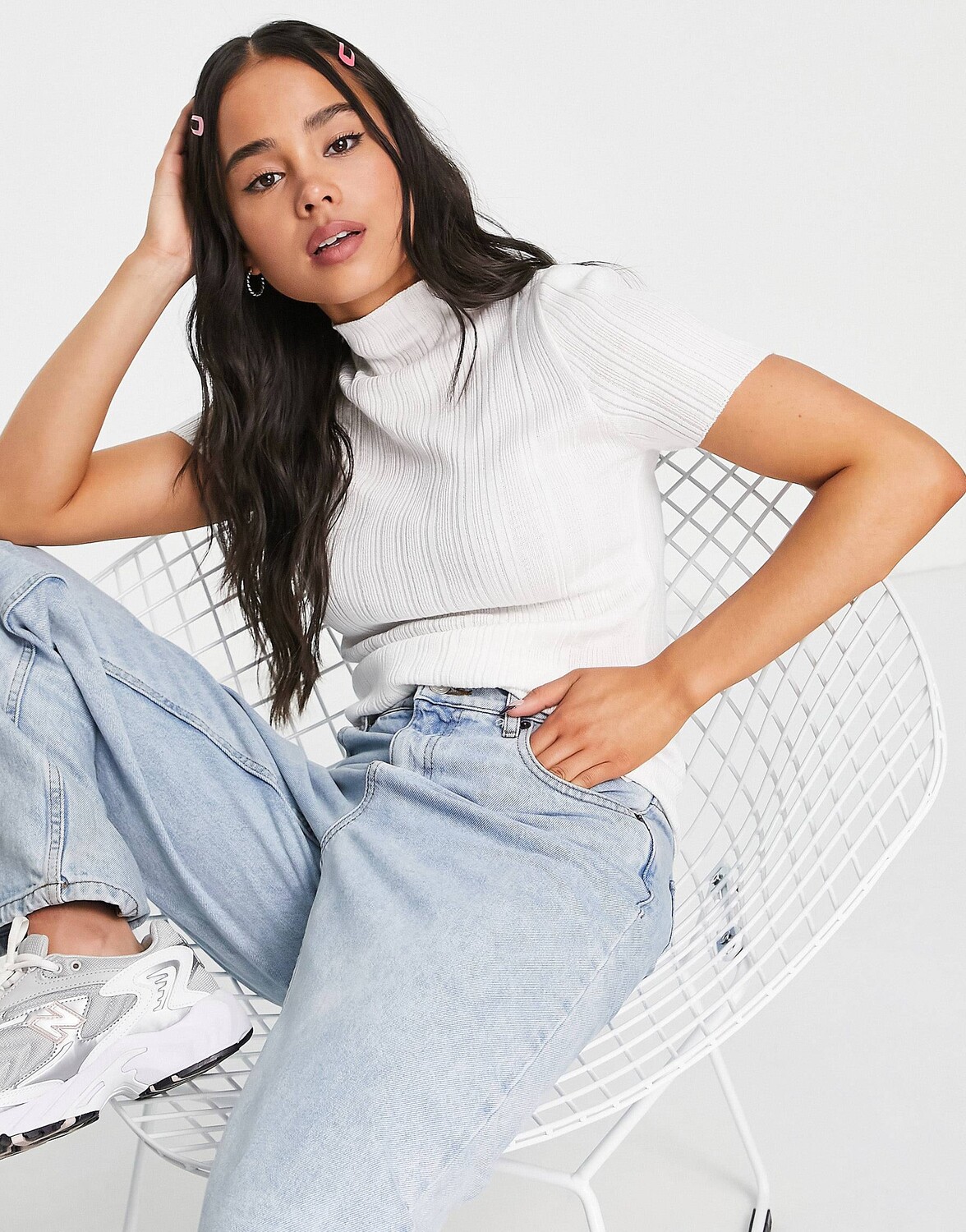 

Белая футболка с высоким воротом Topshop