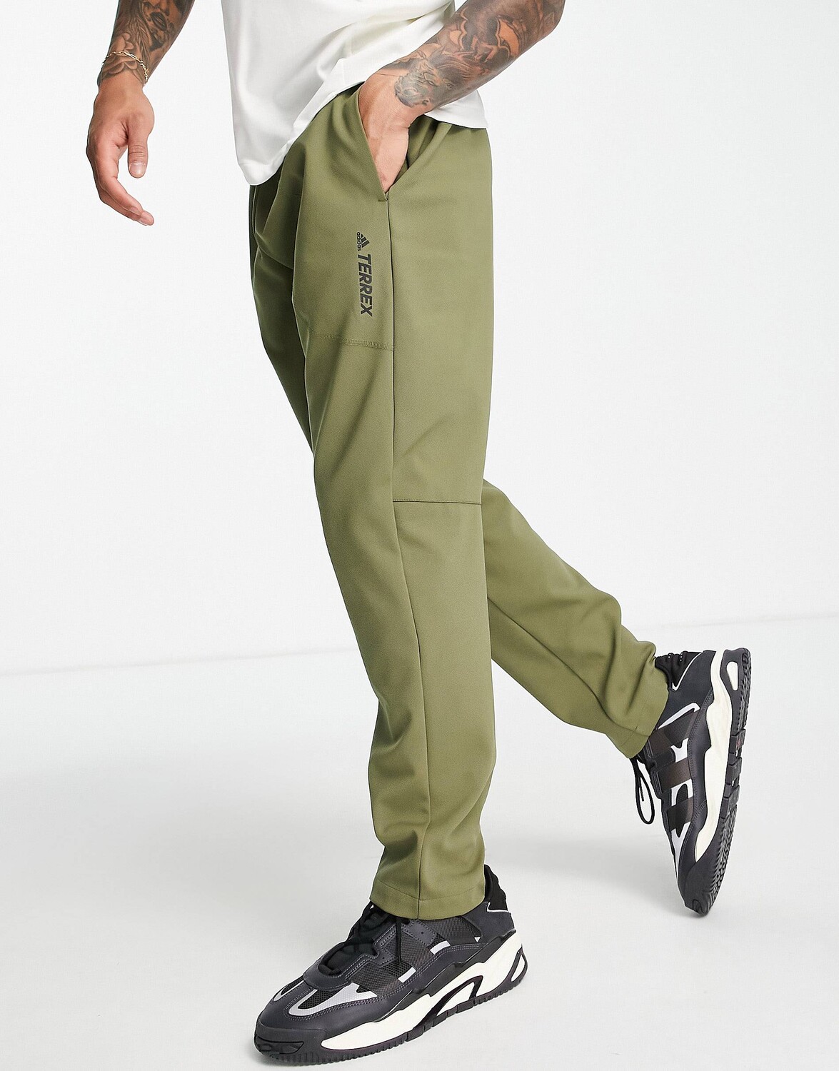 

Зеленые джоггеры adidas Terrex
