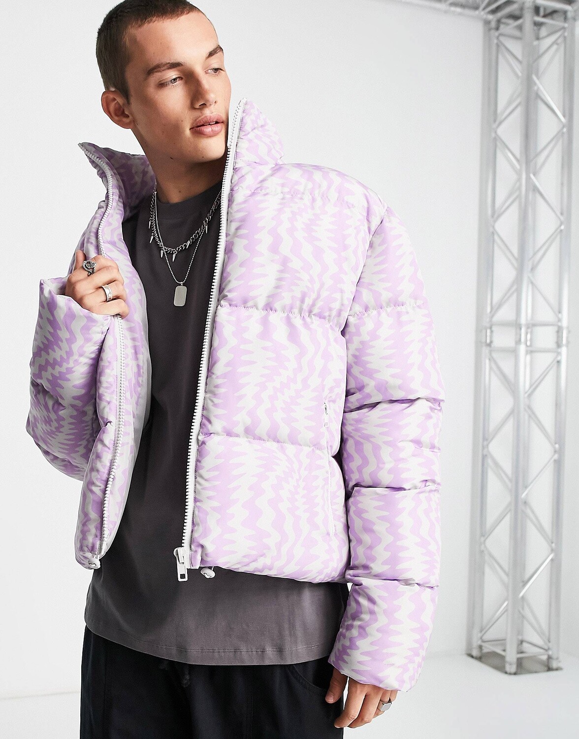 

Пуховик с фиолетовым принтом ASOS DESIGN, Фиолетовый