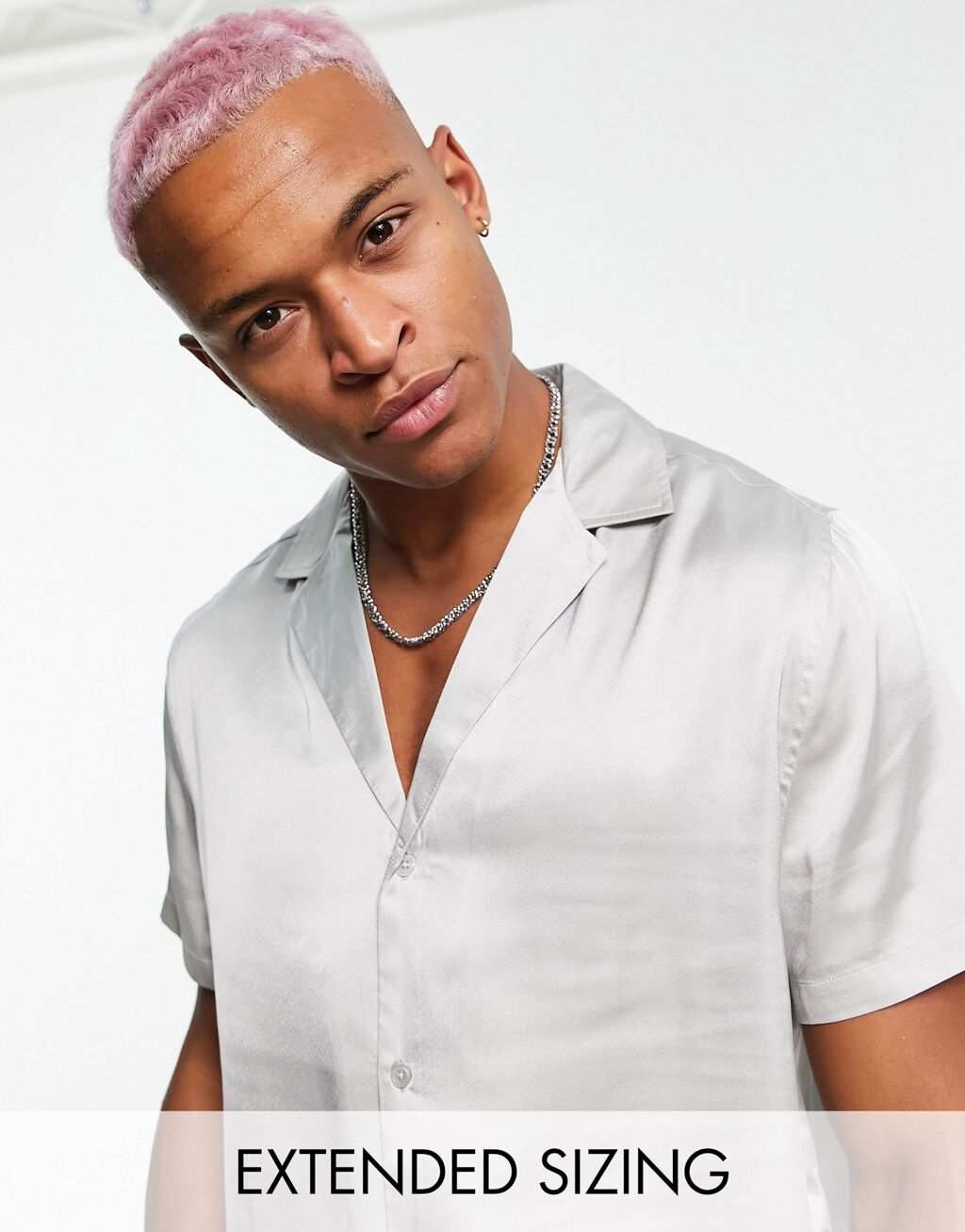 

Свободная серебристая атласная рубашка с глубоким вырезом ASOS DESIGN