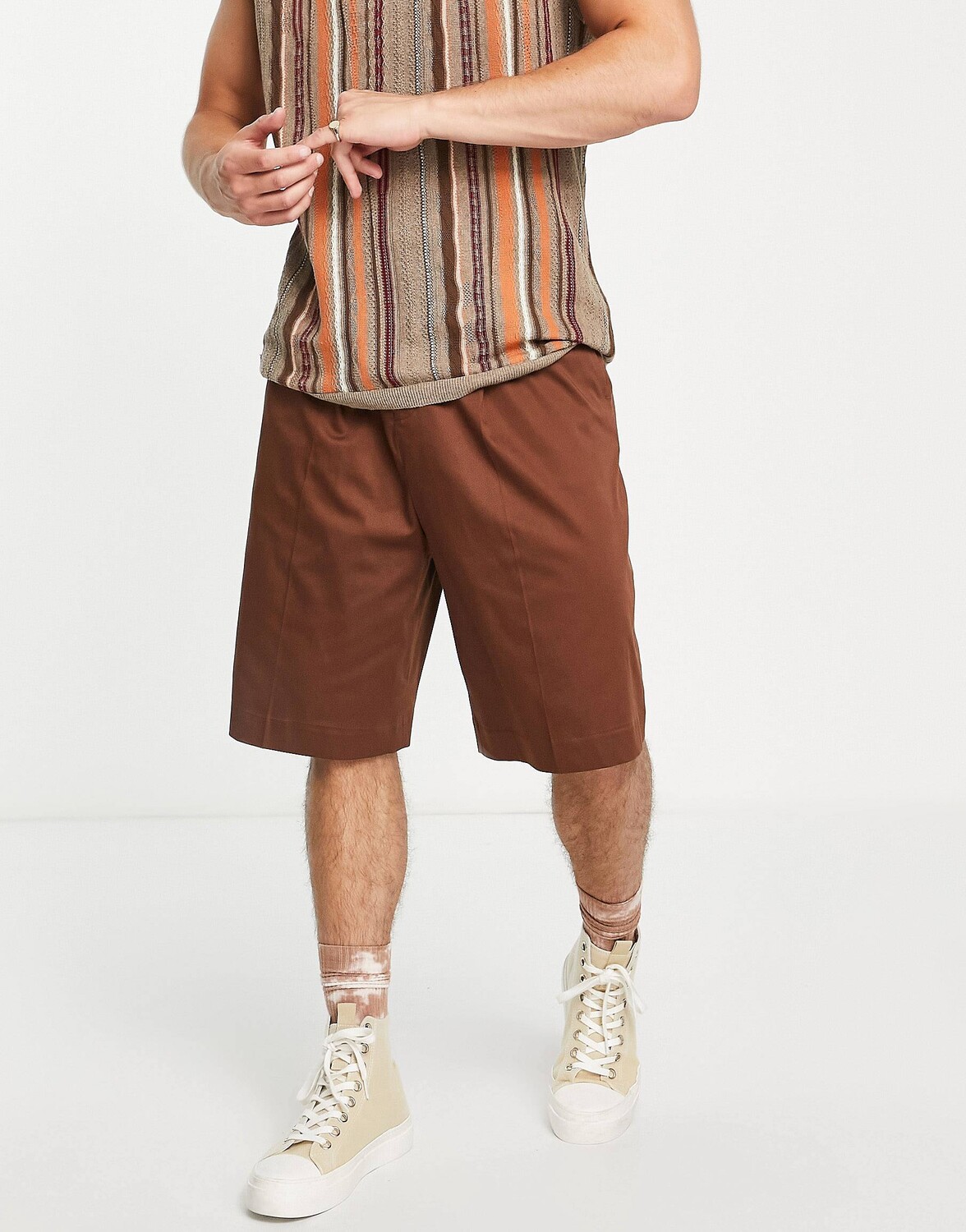 

Коричневые элегантные шорты-бермуды ASOS DESIGN