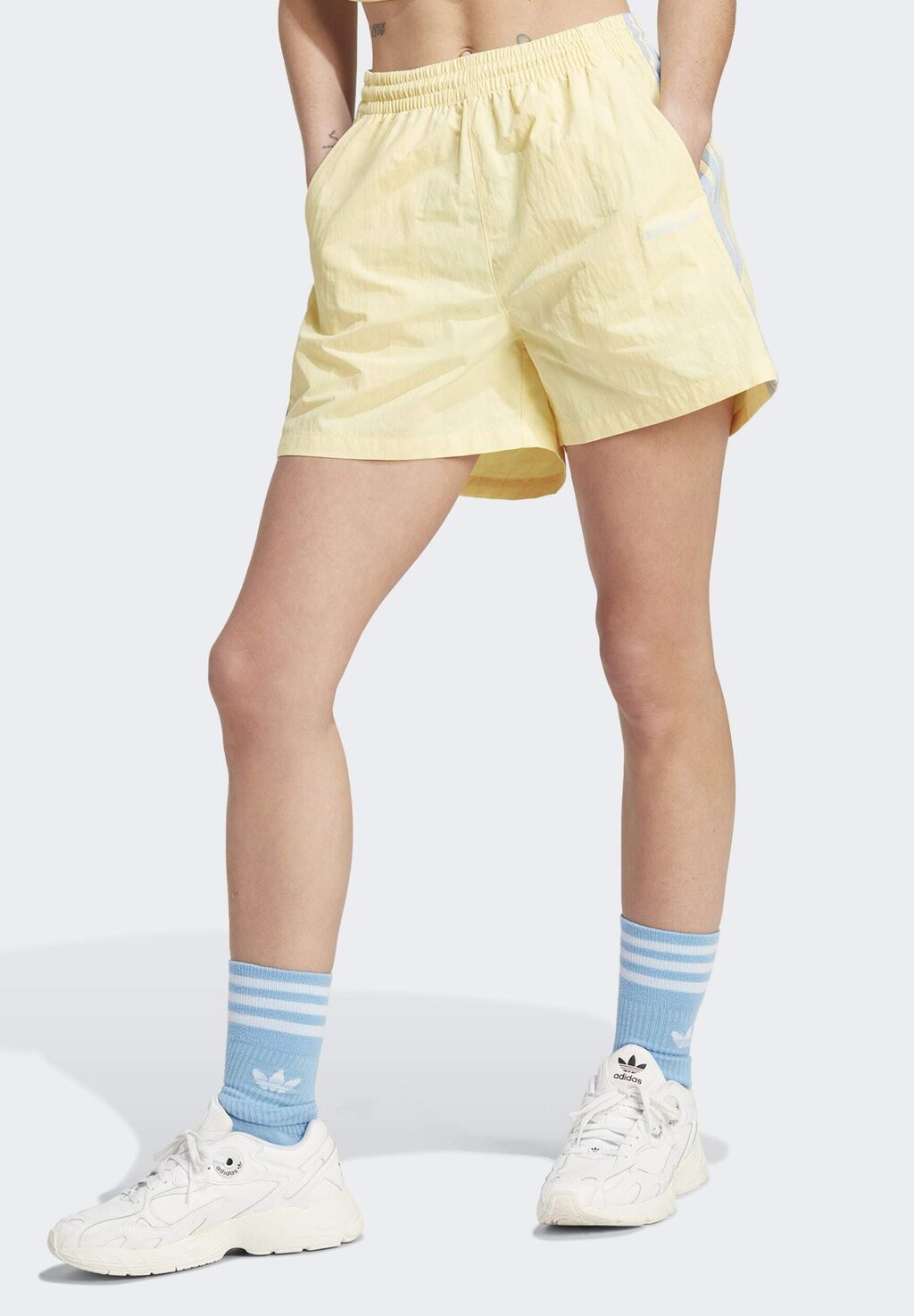 

Шорты adidas Originals, цвет almost yellow