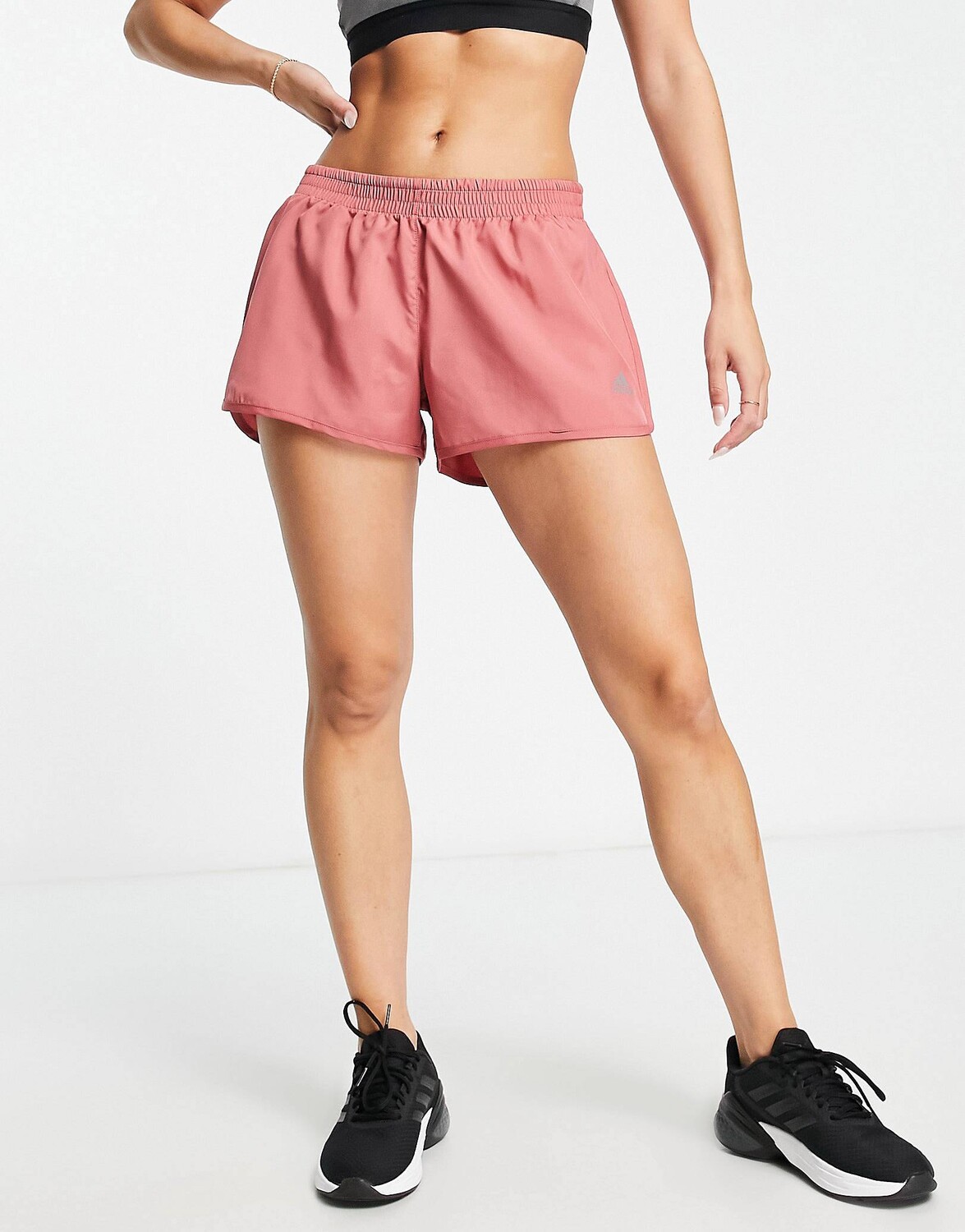 

Красные шорты adidas Running Run It