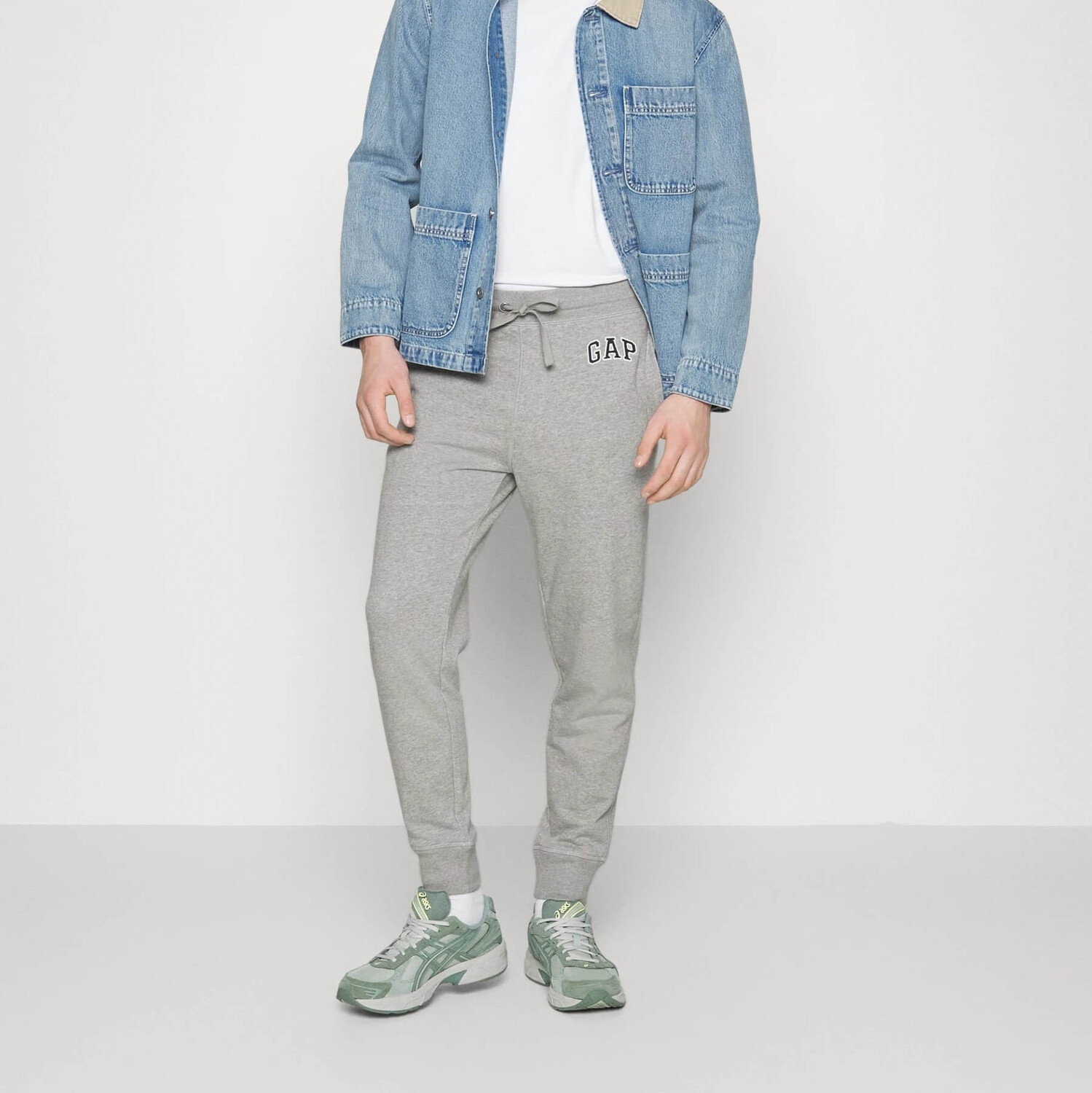 

Спортивные брюки Gap Arch Jogger, серый