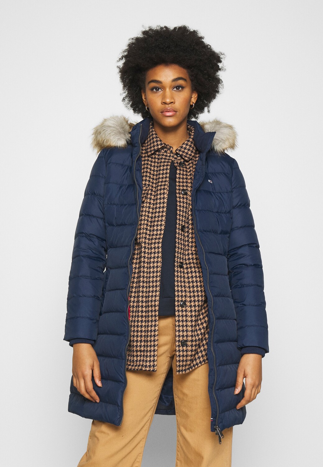 

Пуховик Tommy Jeans, темно-синий
