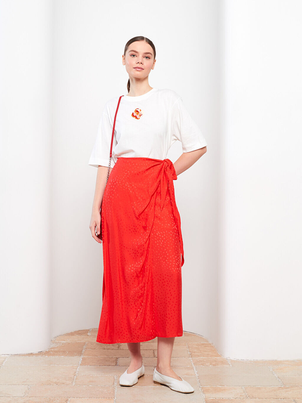 

Атласная Женская юбка с молнией на талии и узором LCW Modest