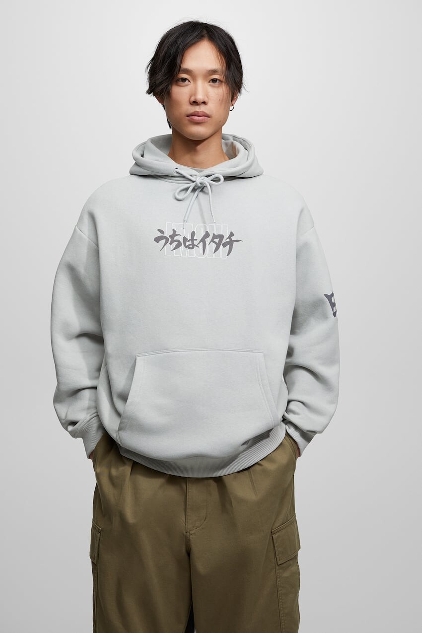 

Серая толстовка с изображением Наруто Pull&Bear, серый