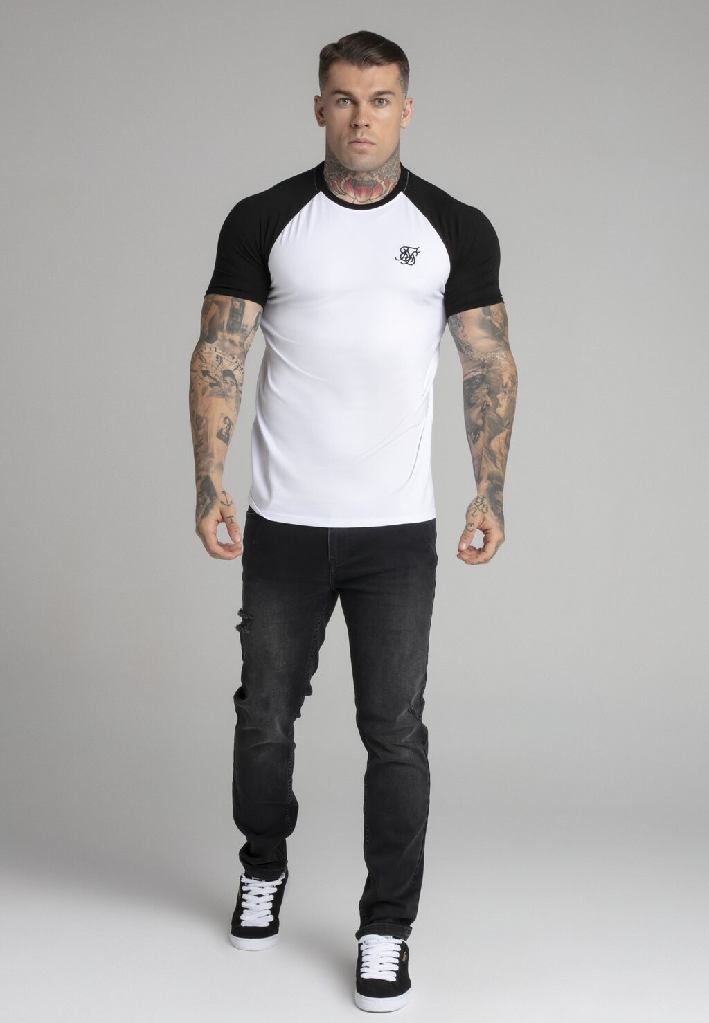

Футболка с принтом SIKSILK, белый черный