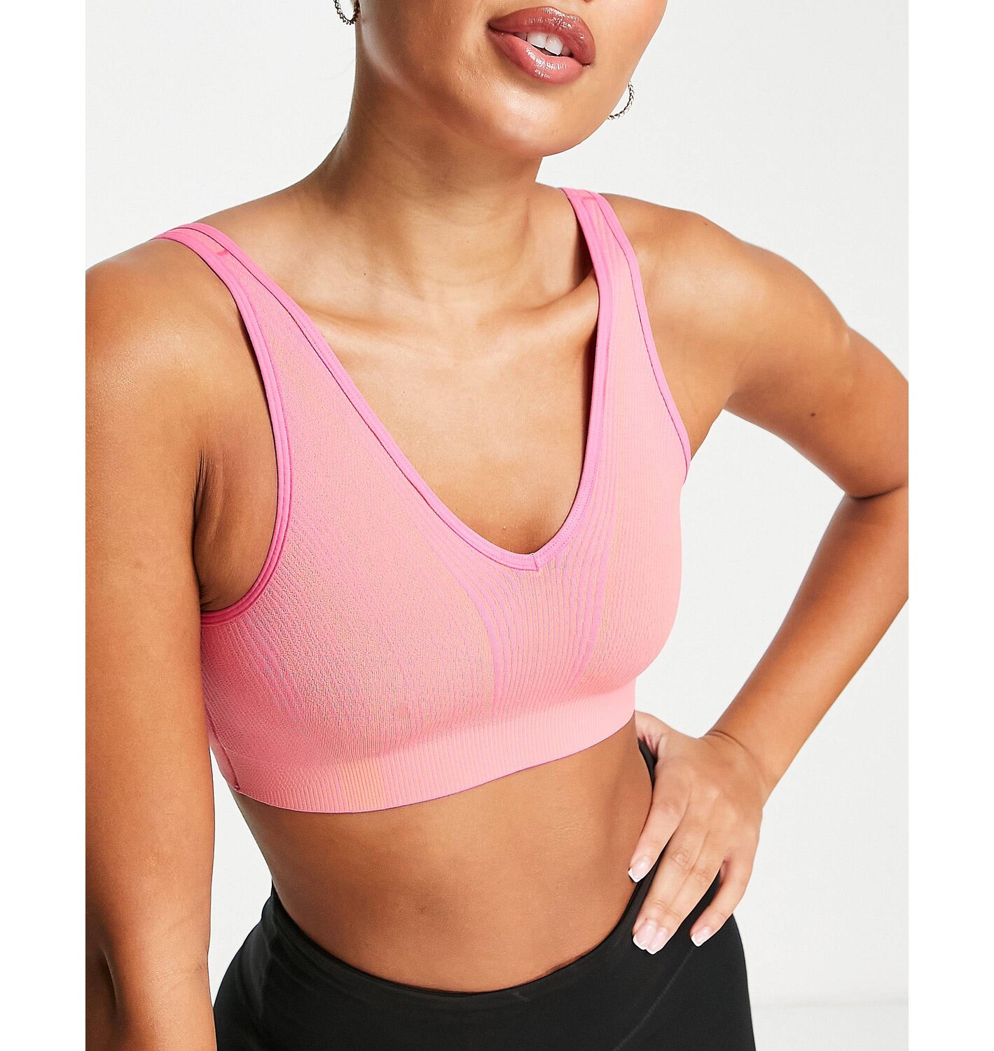 

Розовый бесшовный спортивный бюстгальтер с легкой поддержкой Nike Yoga Dri-FIT ADV Indy Nike Training