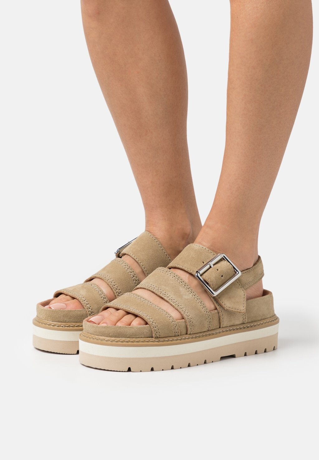 

Босоножки на платформе Clarks