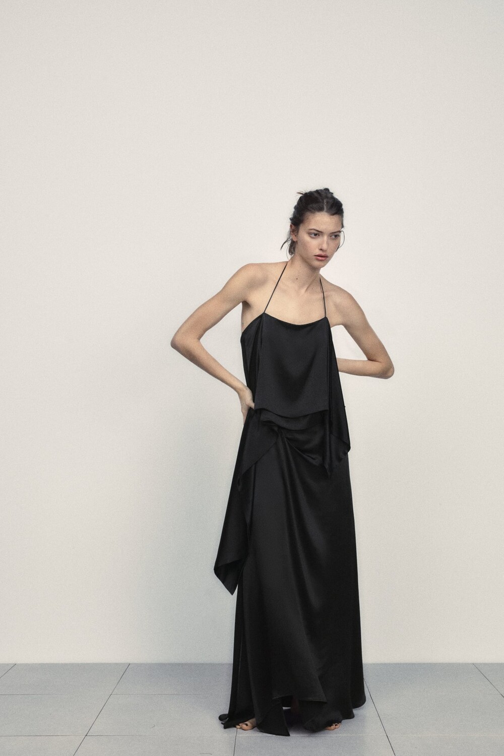 

Атласная юбка со складками ZARA, черный