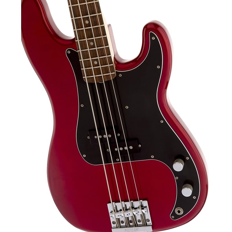 

Fender Nate Mendel P Bass - Candy Apple Red с палисандровой накладкой Nate Mendel P Bass - w/ Rosewood Fingerboard