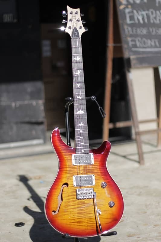 

PRS CE24 Semi Hollow 2022 - темно-вишневый солнечный луч