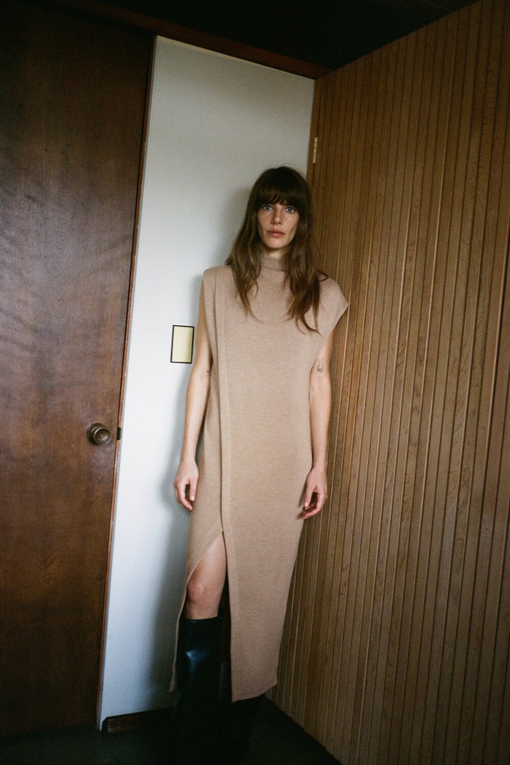 

Мягкое длинное платье ZARA, кэмел