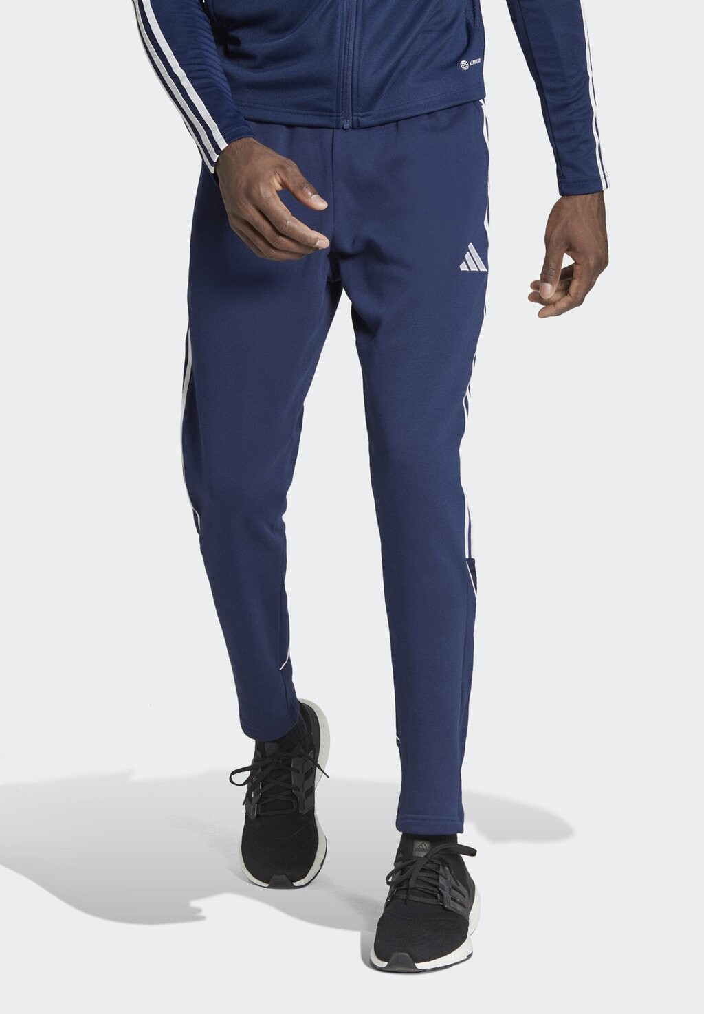 

Спортивные брюки Adidas