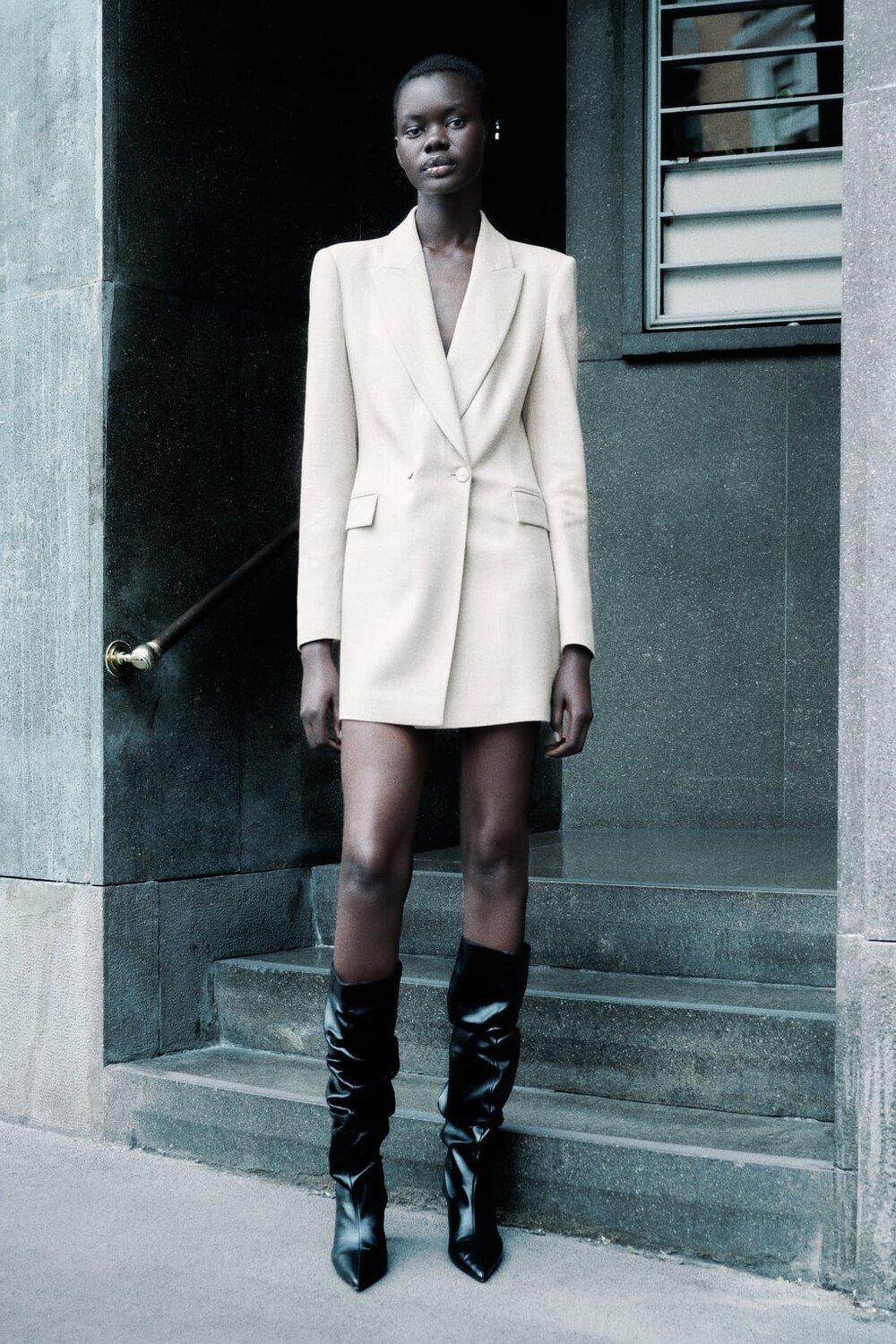 

Длинный двубортный пиджак ZARA, кэмел