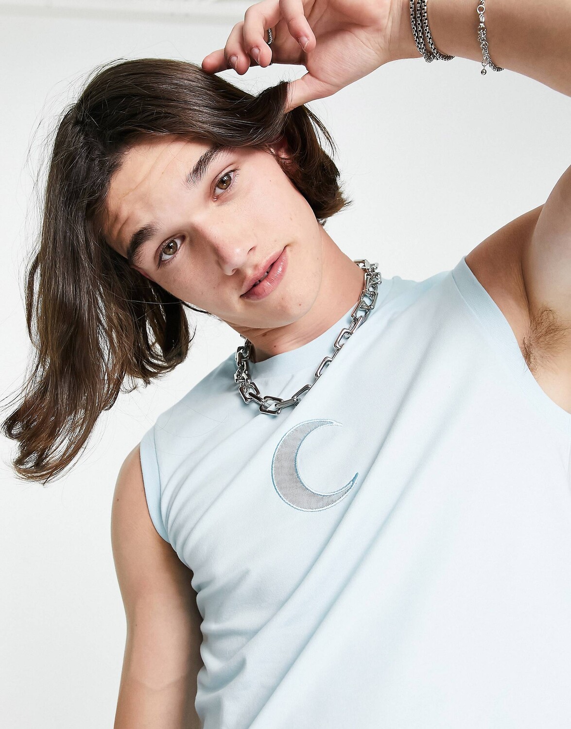 

Светло-голубой укороченный жилет с вышивкой в ​​виде луны ASOS DESIGN