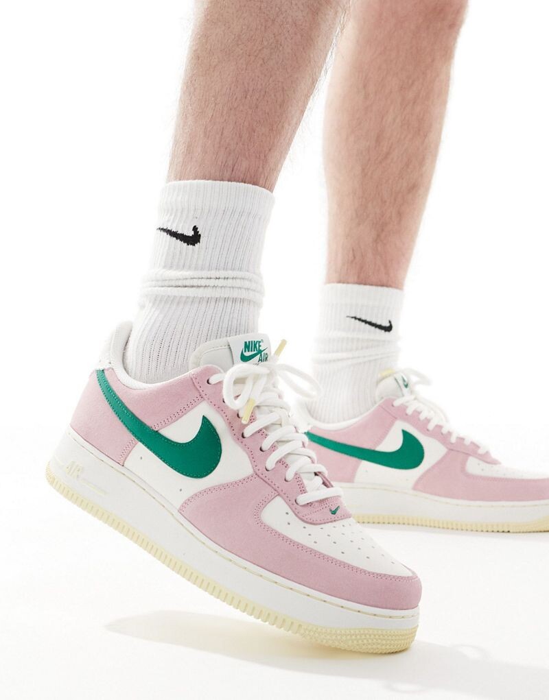 

Розовые, белые и зеленые кроссовки Nike Air Force 1 '07