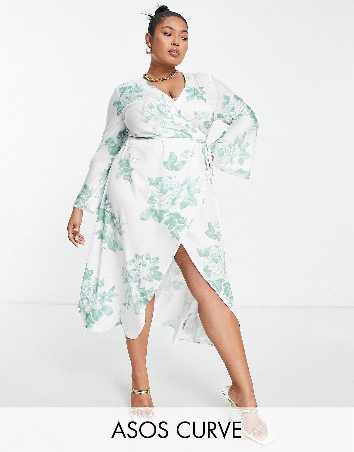 

Атласное платье с завязками на талии ASOS DESIGN Curve белого и зеленого цветов