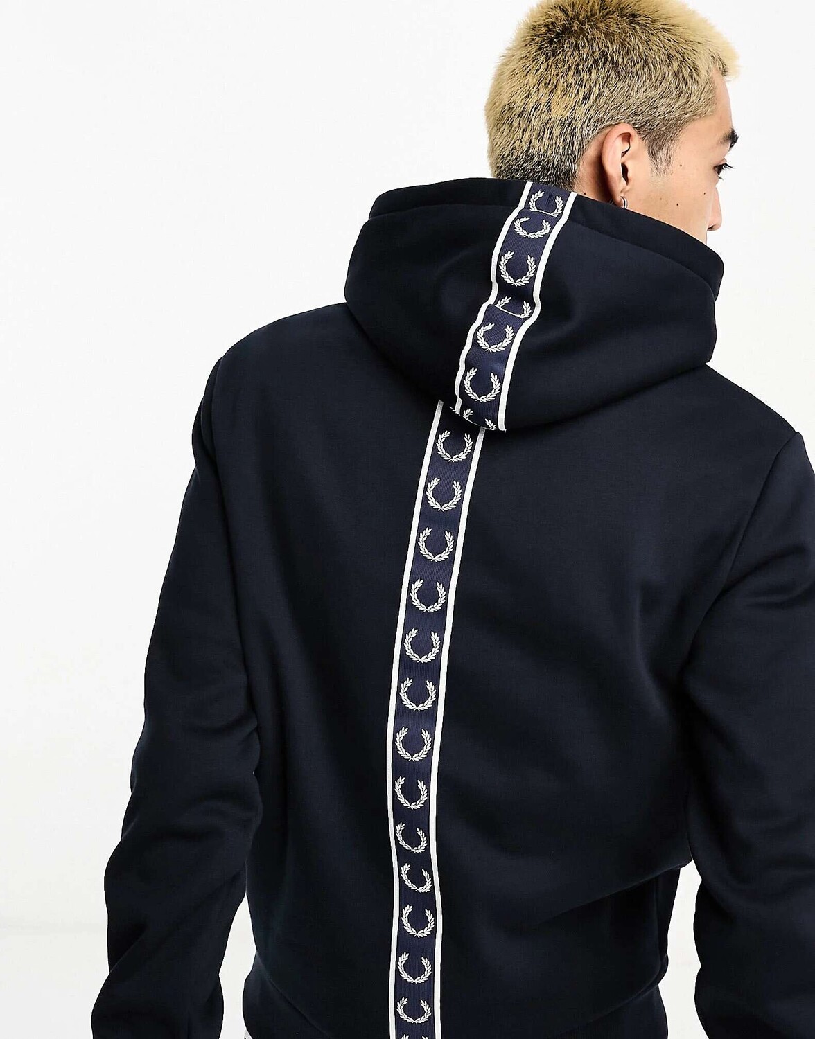 

Темно-синяя толстовка с капюшоном и лентой Fred Perry, Синий