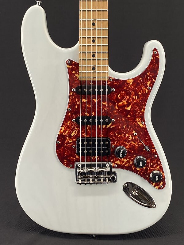 

Электрогитара Suhr Classic S Paulownia Limited Edition in Trans Sonic Blue