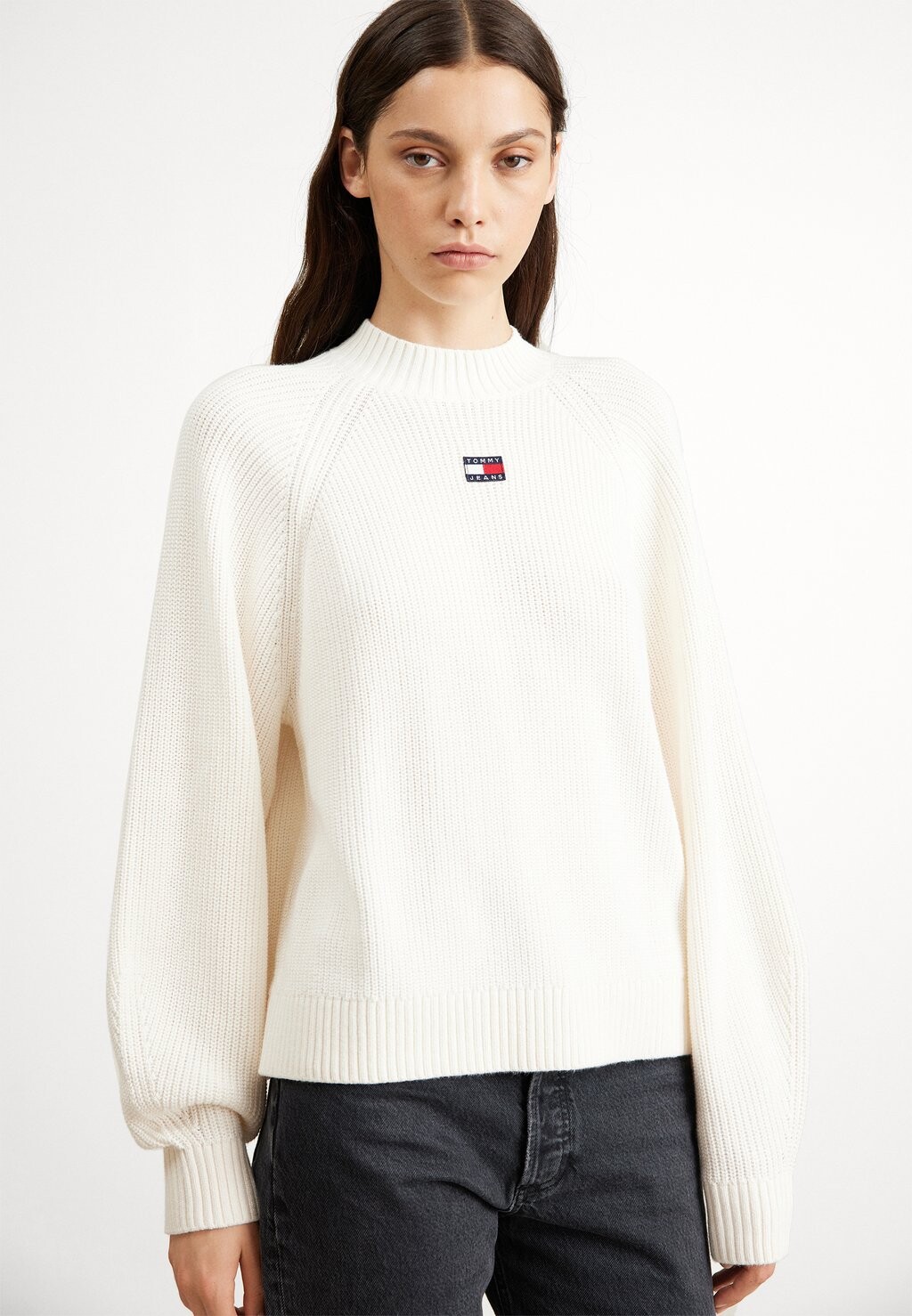 

Свитшот Tommy Jeans СВИТЕР BADGE MOCKNECK, цвет ancient white