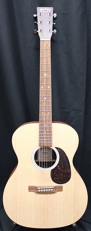 

Акустическая электрогитара Martin 000-X2E Sitka Spruce Natural с чехлом