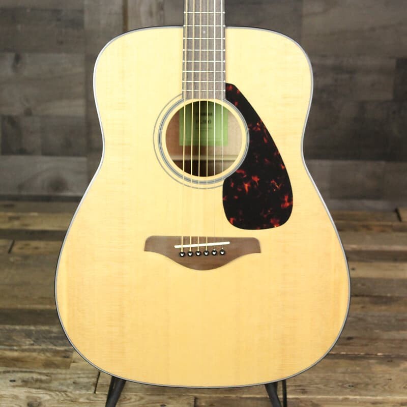 

Yamaha FG800 Solid Top — натуральная отделка