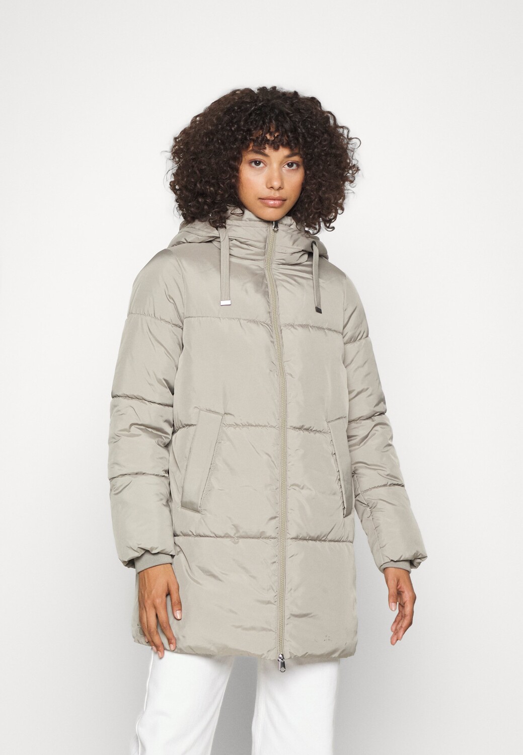 

Куртка Vero Moda с капюшоном, серый
