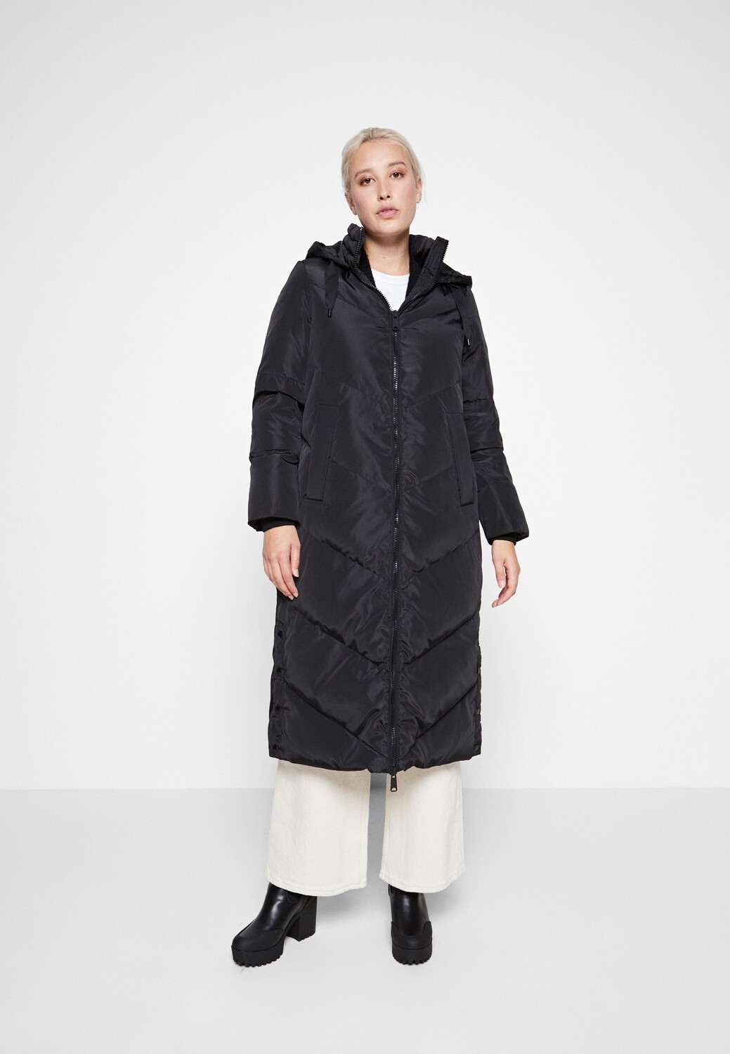 

Пуховик Vero Moda на молнии, черный