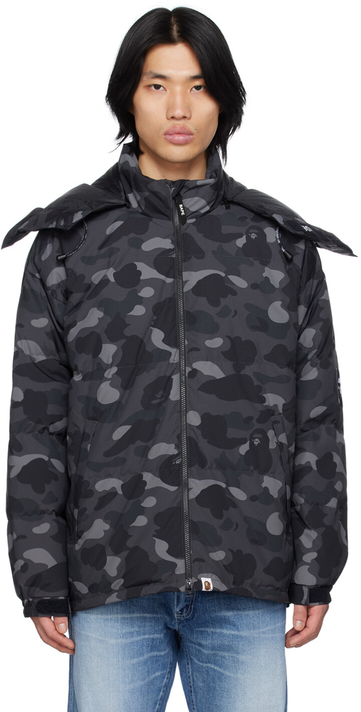

Черный пуховик с камуфляжным принтом BAPE