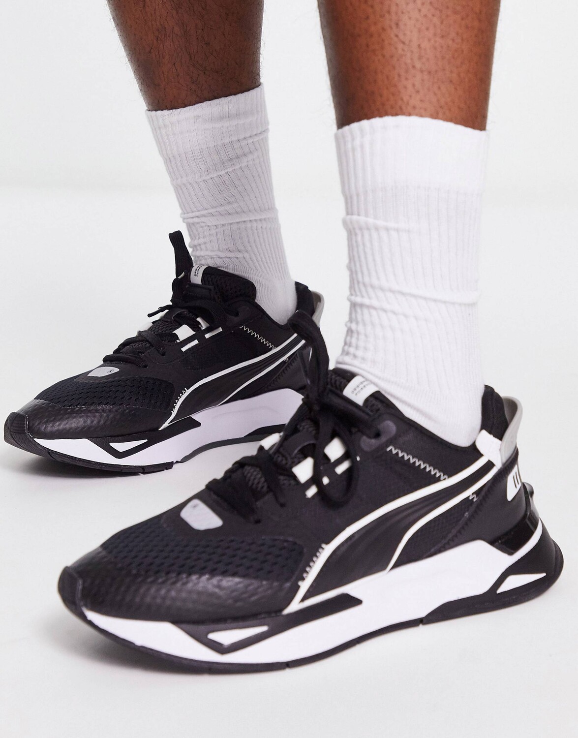 

Черно-белые кроссовки Puma Mirage Sport